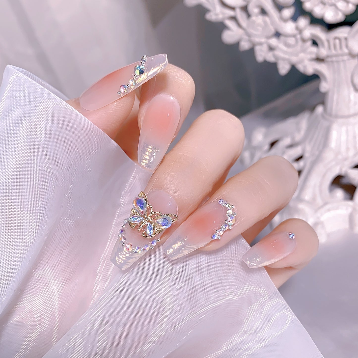 NZJ049  New luxury shiny 3D alloy crystal butterfly zircon nail accessories wholesale